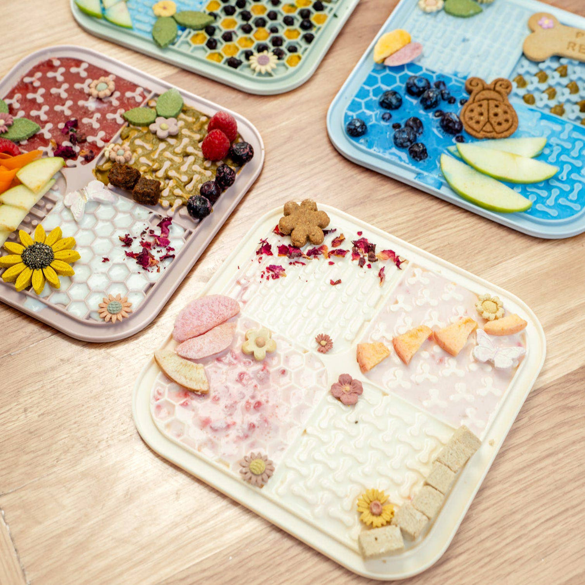 Square Lick Mat - Niuniu's Pet Shop