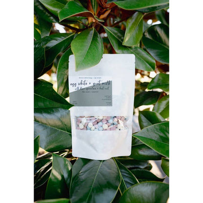 Egg White and Goat Milk with Blue Spirulina + Beet Root | Freeze-Dried Dog + Cat - Niuniu's Pet Shop